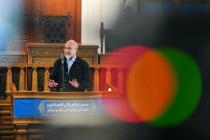 نشست فعالان اقتصادی و اعضای اتاق اصناف و بازار با قالیباف