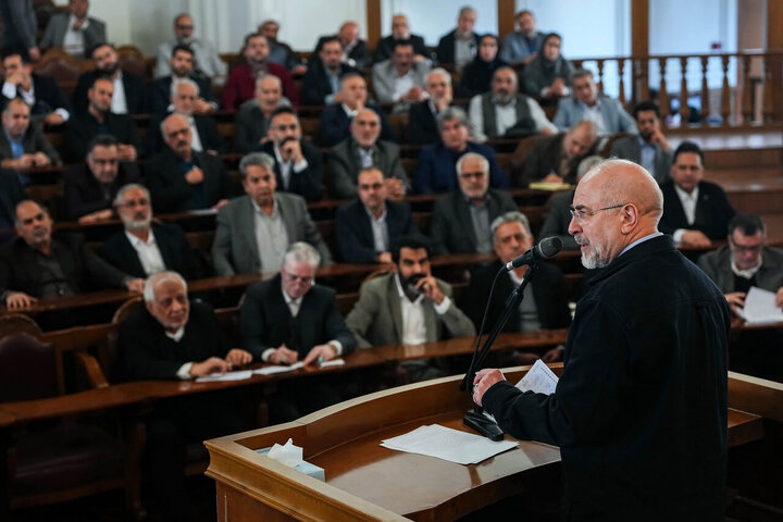 نشست فعالان اقتصادی و اعضای اتاق اصناف و بازار با قالیباف