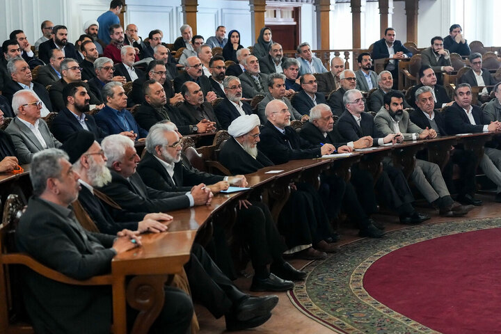 نشست فعالان اقتصادی و اعضای اتاق اصناف و بازار با قالیباف