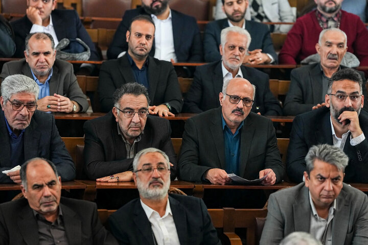 نشست فعالان اقتصادی و اعضای اتاق اصناف و بازار با قالیباف