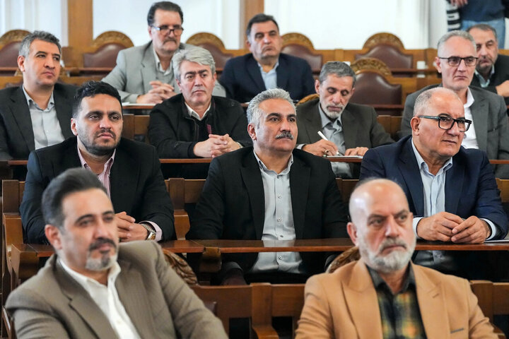 نشست فعالان اقتصادی و اعضای اتاق اصناف و بازار با قالیباف