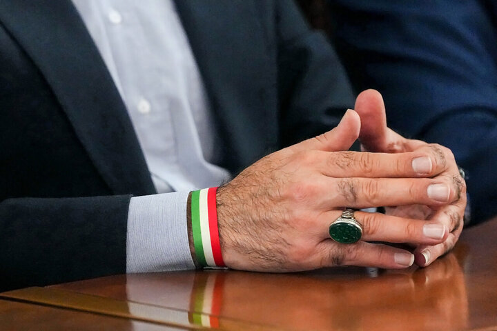 نشست فعالان اقتصادی و اعضای اتاق اصناف و بازار با قالیباف