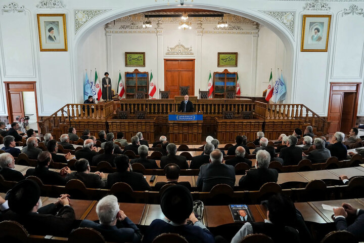 نشست فعالان اقتصادی و اعضای اتاق اصناف و بازار با قالیباف