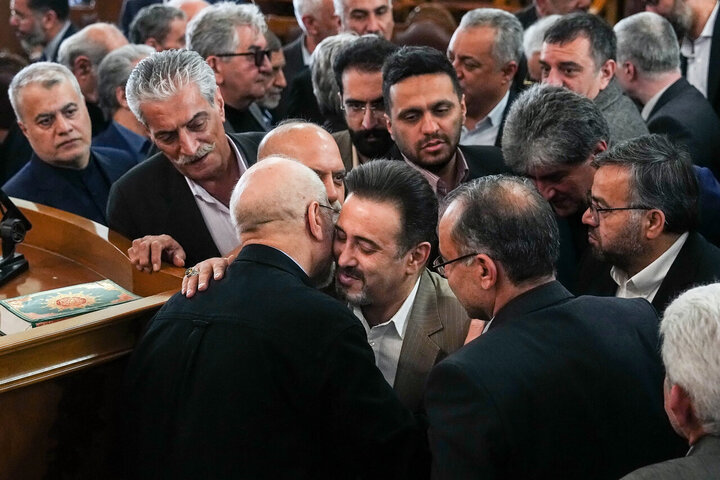 نشست فعالان اقتصادی و اعضای اتاق اصناف و بازار با قالیباف