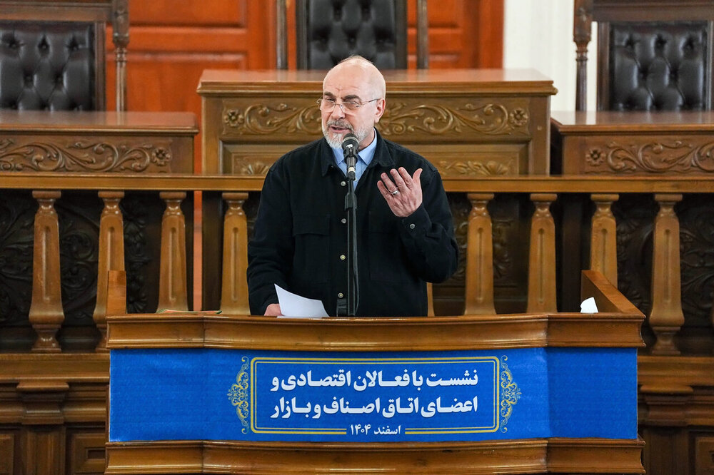 نشست فعالان اقتصادی و اعضای اتاق اصناف و بازار با قالیباف